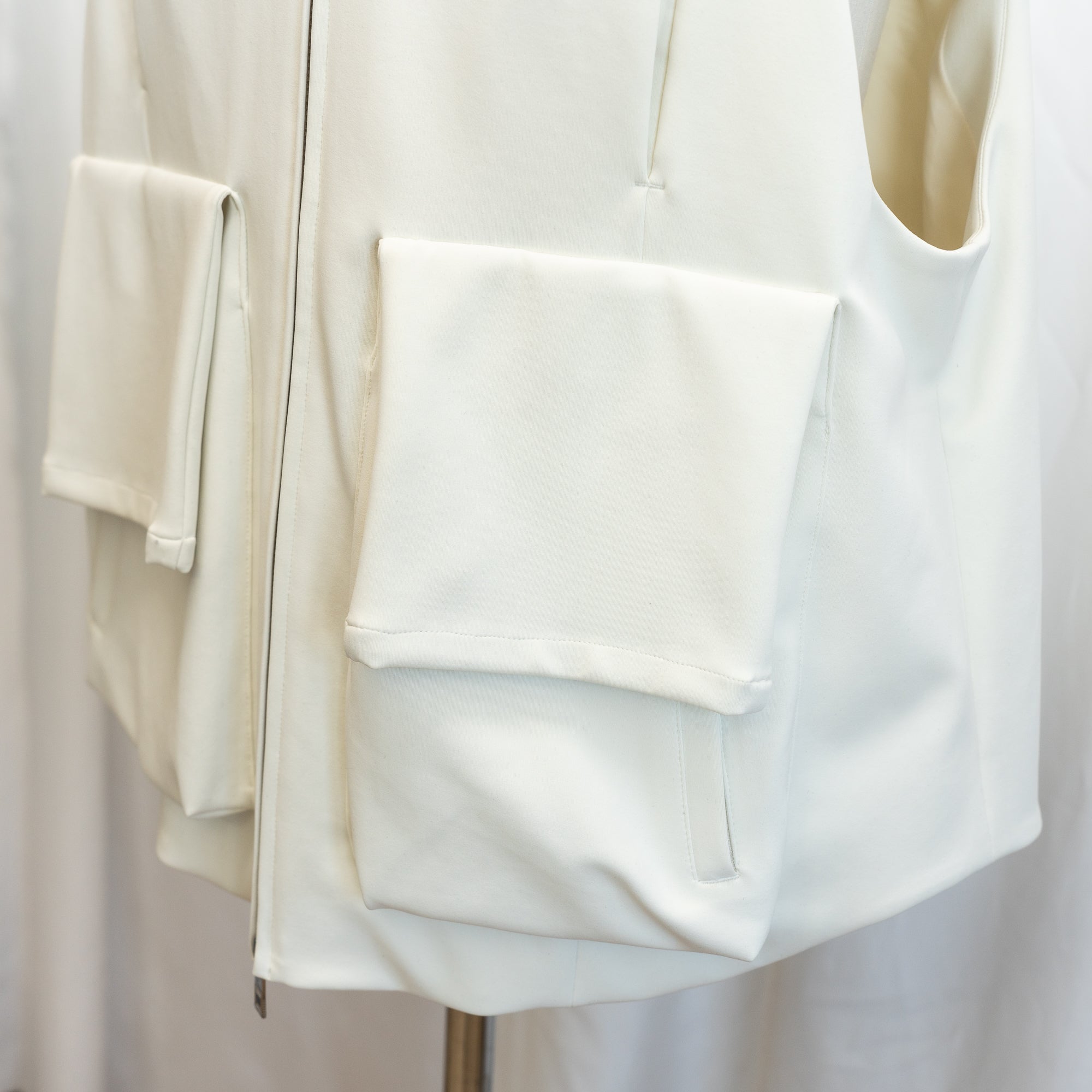 25SS HOODIE VEST (WHITE)